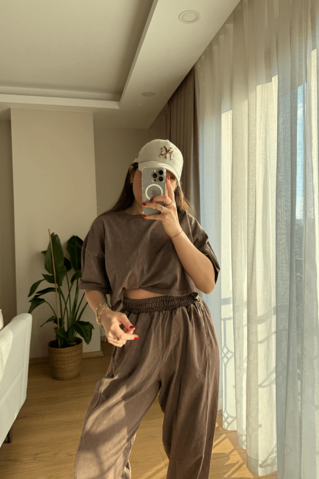 Kahverengi Yıkamalı Kısa Kollu Eşofman Takımı