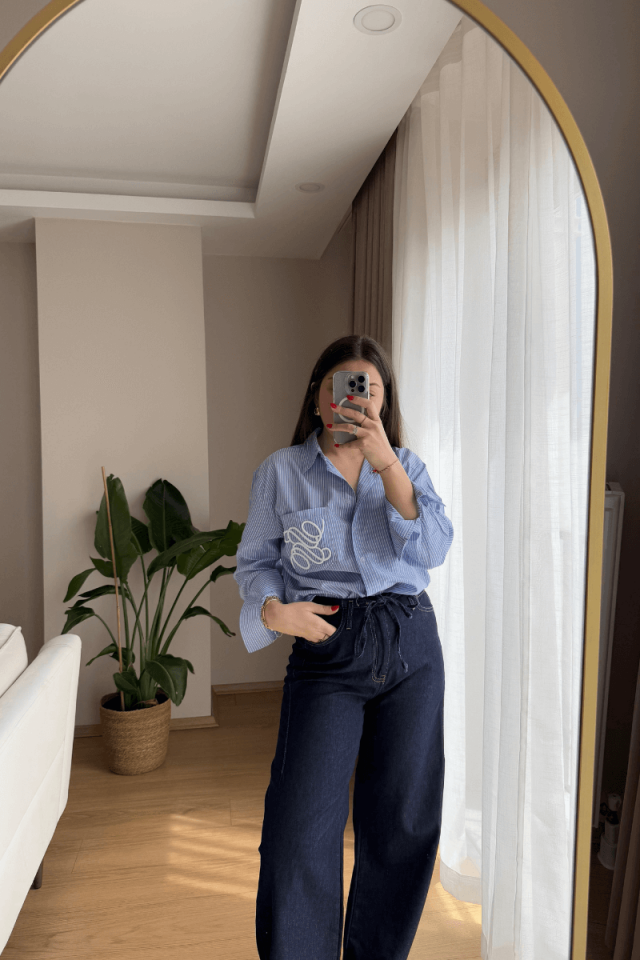 Mavi Çizgili Cep İşlemeli Gömlek