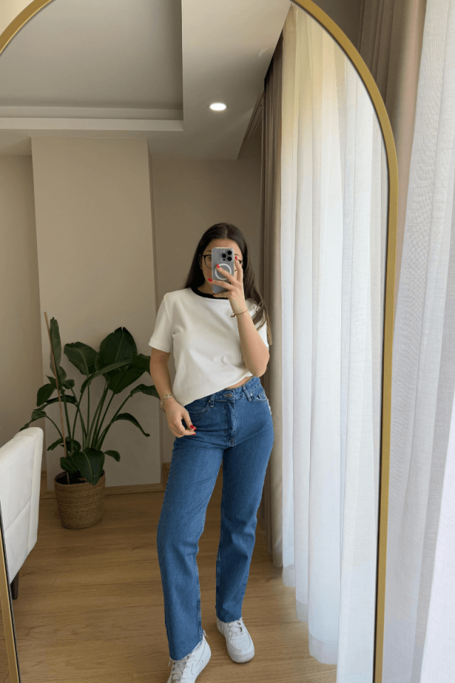 Beyaz Marka Model Bisiklet Yaka Tişört