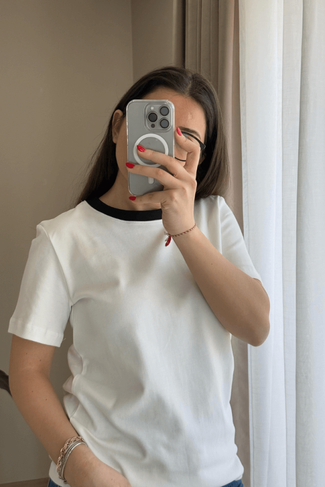 Beyaz Marka Model Bisiklet Yaka Tişört