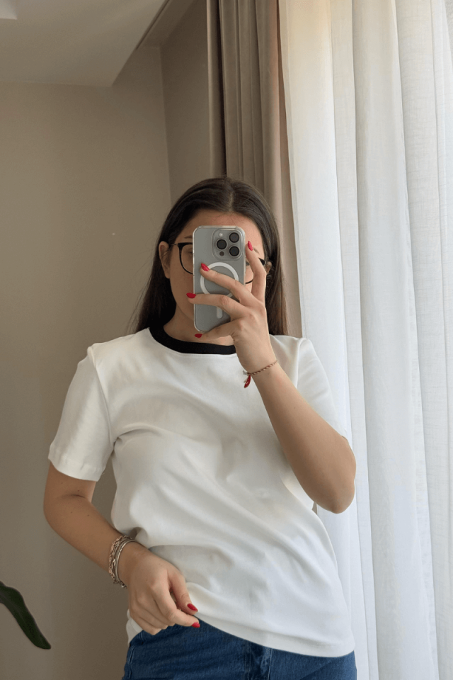 Beyaz Marka Model Bisiklet Yaka Tişört