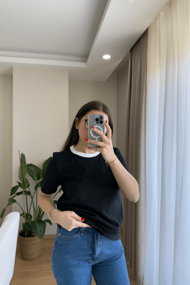 Siyah Marka Model Bisiklet Yaka Tişört
