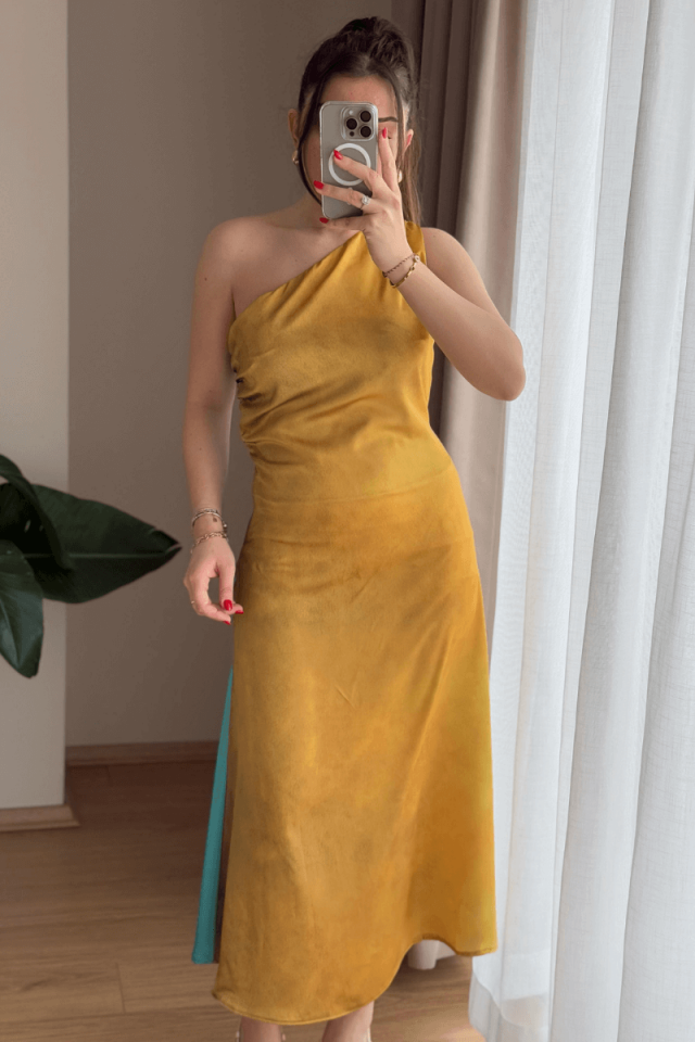 Sarı Saten Tek Omuz Sırt Dekolteli Uzun Elbise