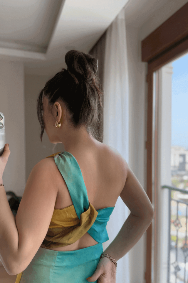 Sarı Saten Tek Omuz Sırt Dekolteli Uzun Elbise