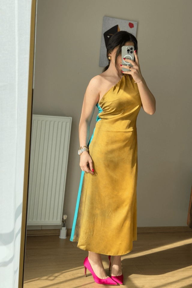 Sarı Saten Tek Omuz Sırt Dekolteli Uzun Elbise