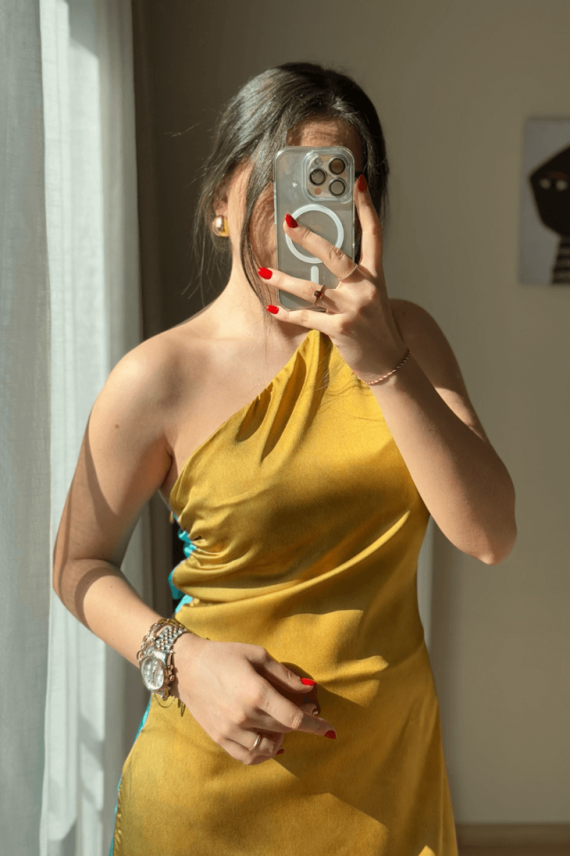 Sarı Saten Tek Omuz Sırt Dekolteli Uzun Elbise