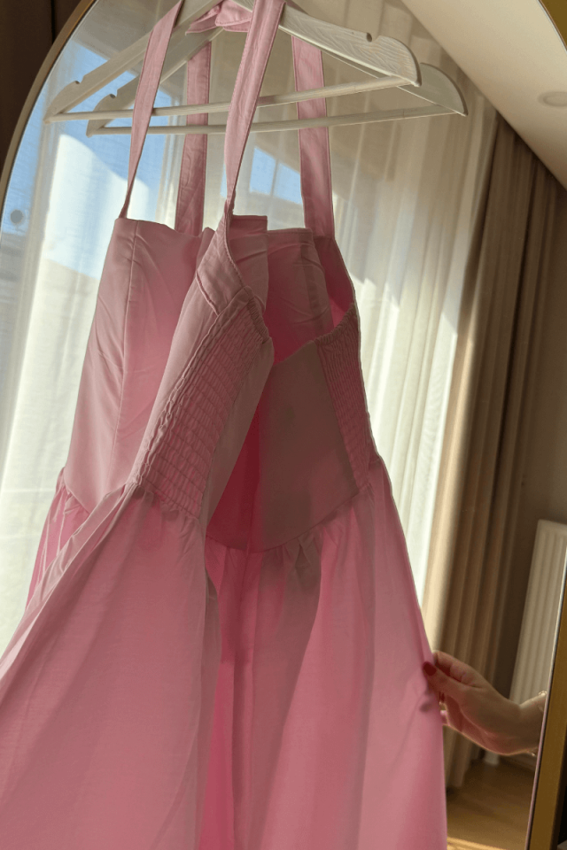 Pembe Boyundan Askılı Elbise