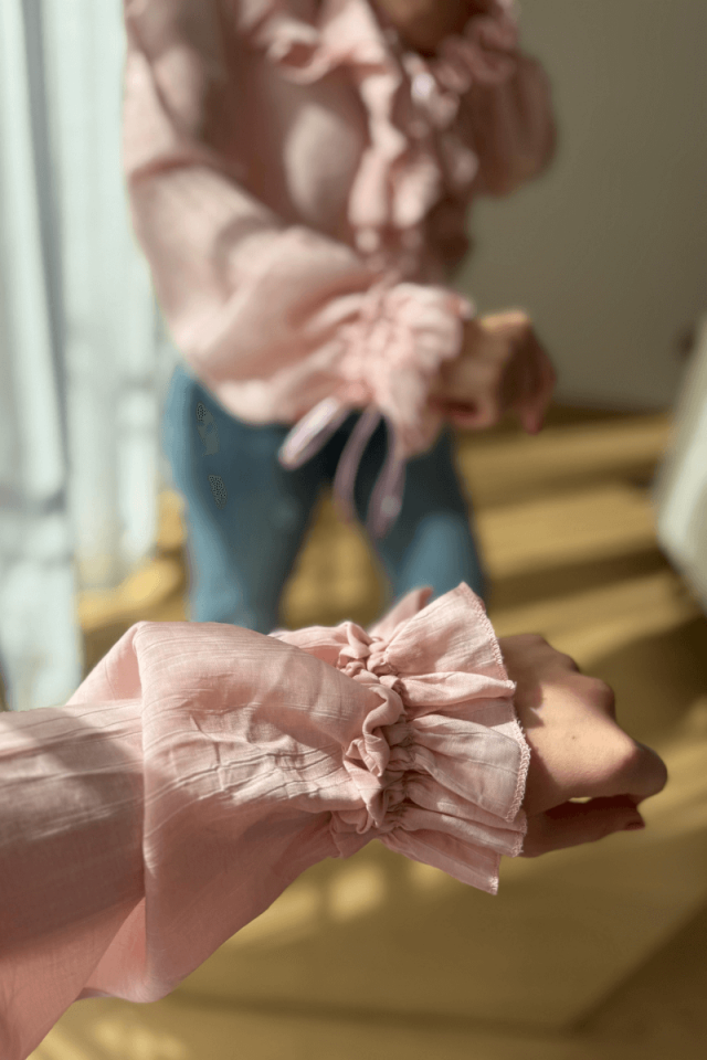 Pembe Fırfırlı İsveç Gömlek