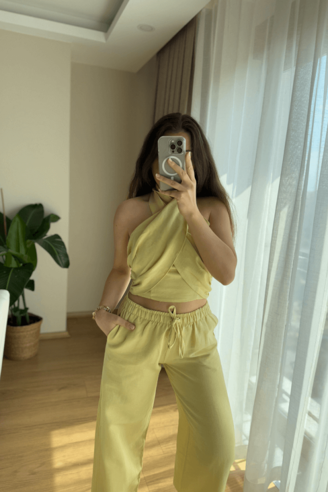 Sarı Halter Yaka Boyundan Bağlamalı Bluz Takım