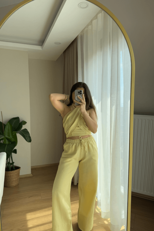 Sarı Halter Yaka Boyundan Bağlamalı Bluz Takım