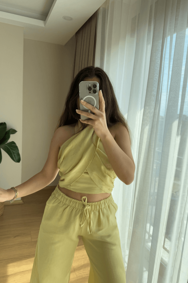 Sarı Halter Yaka Boyundan Bağlamalı Bluz Takım