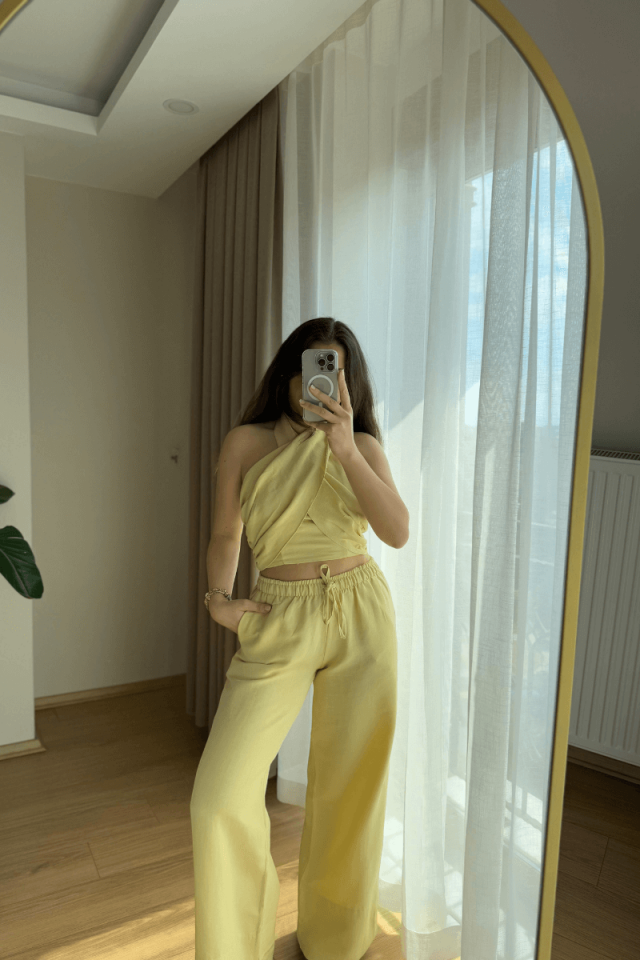 Sarı Halter Yaka Boyundan Bağlamalı Bluz Takım