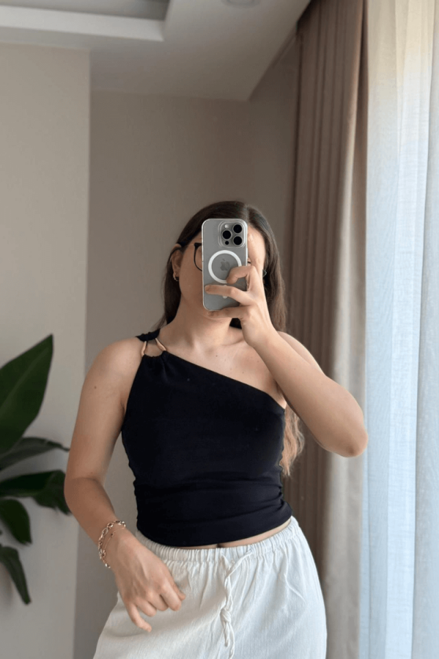 Siyah Tek Omuzlu Gold Detaylı Bluz