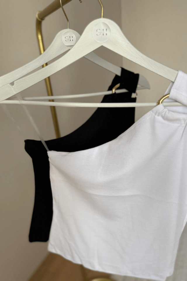 Siyah Tek Omuzlu Gold Detaylı Bluz