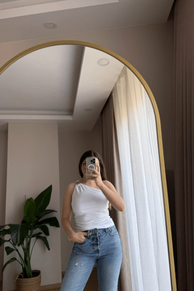 Beyaz Tek Omuzlu Gold Detaylı Bluz