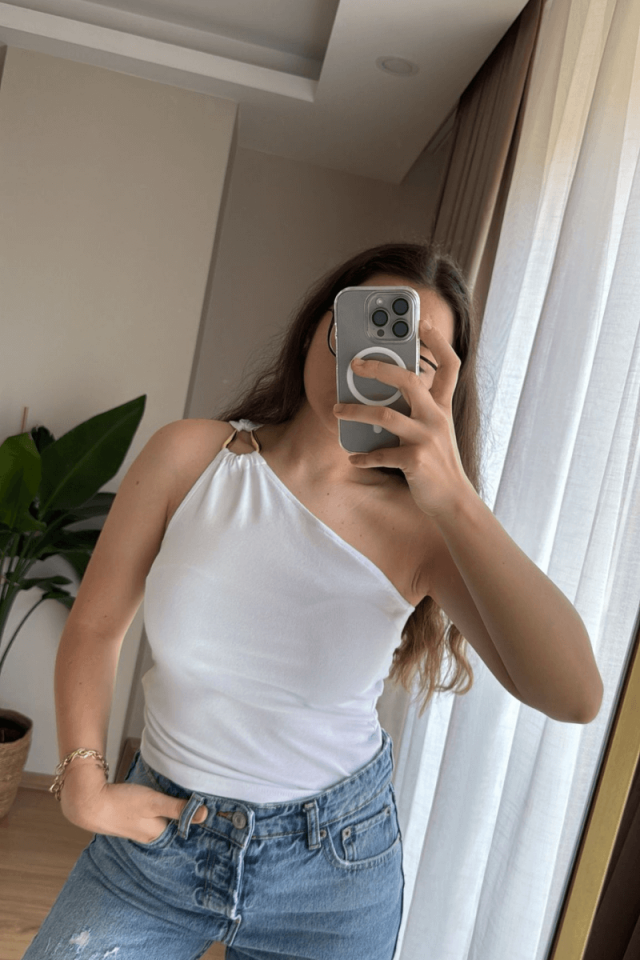 Beyaz Tek Omuzlu Gold Detaylı Bluz