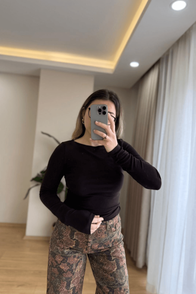 Kahverengi Kayık Yaka Bluz