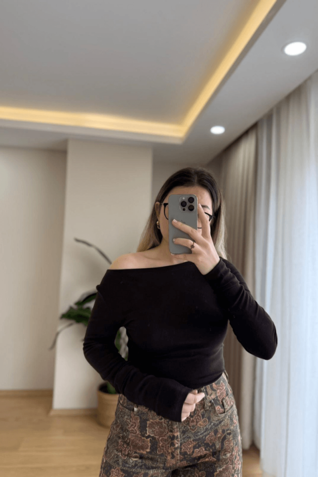 Kahverengi Kayık Yaka Bluz