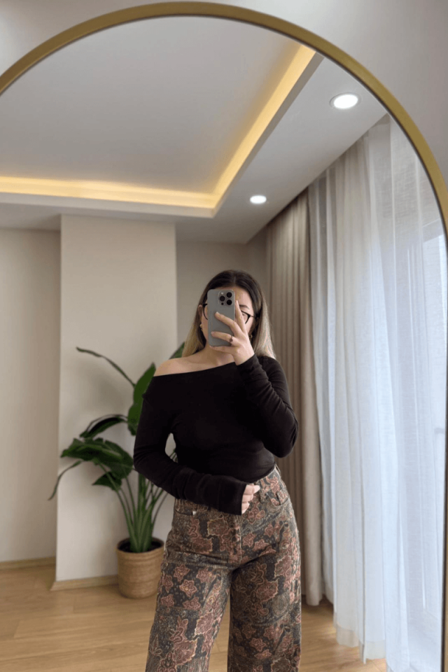 Kahverengi Kayık Yaka Bluz