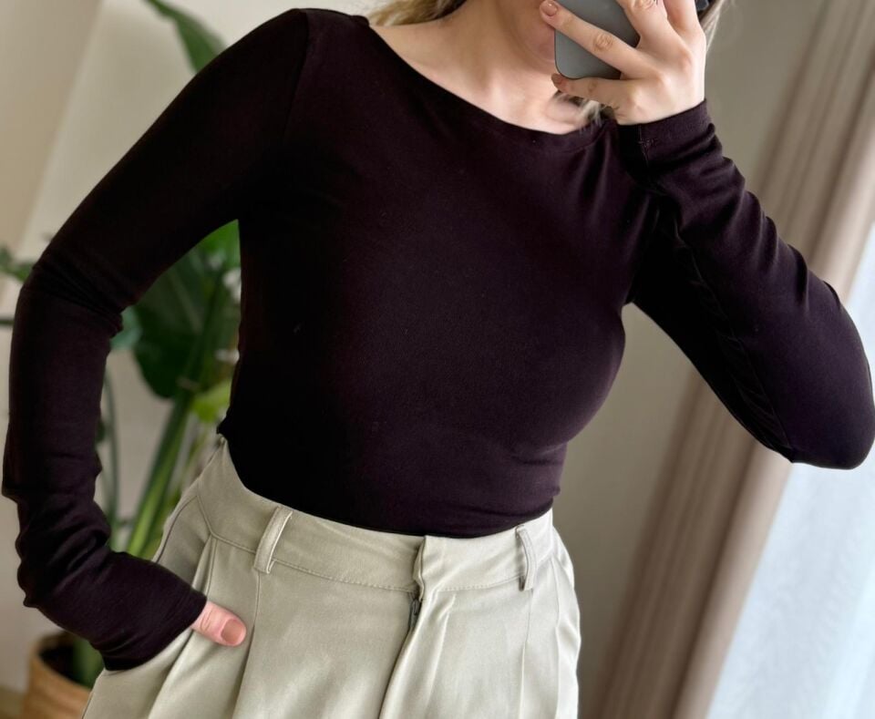 Kahverengi Kayık Yaka Bluz