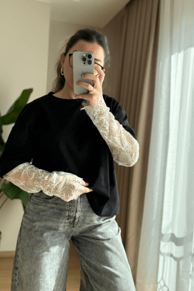 Kolları Beyaz Dantelli Tişört