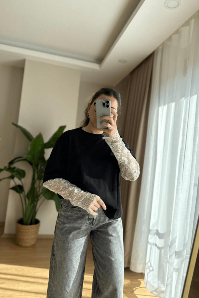 Kolları Beyaz Dantelli Tişört