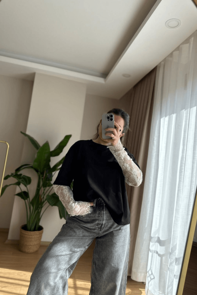 Kolları Beyaz Dantelli Tişört