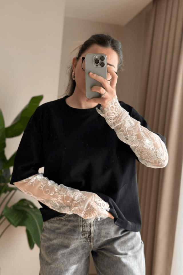 Kolları Beyaz Dantelli Tişört