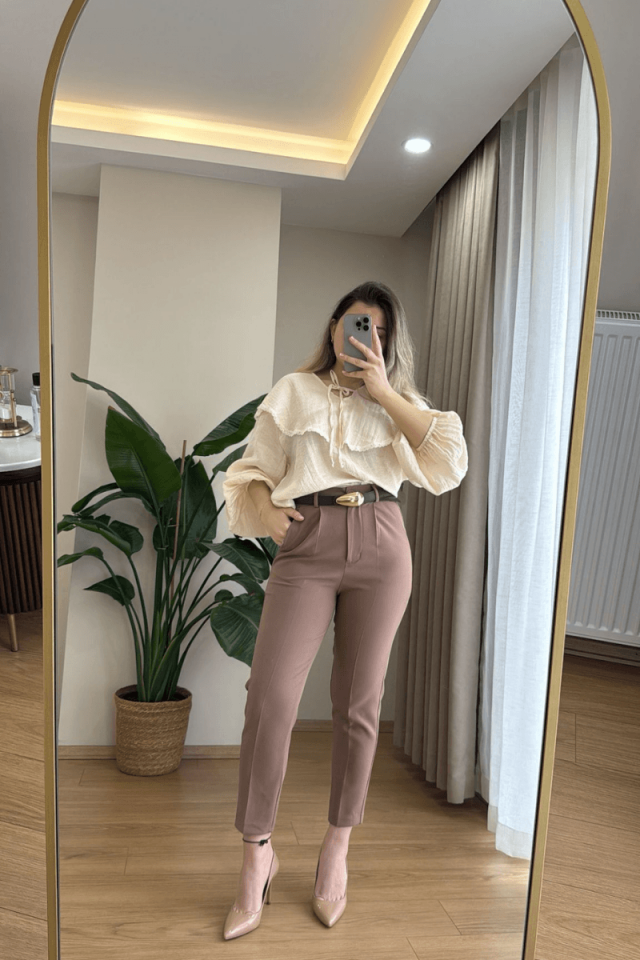 Krem Geniş Yakalı Bluz