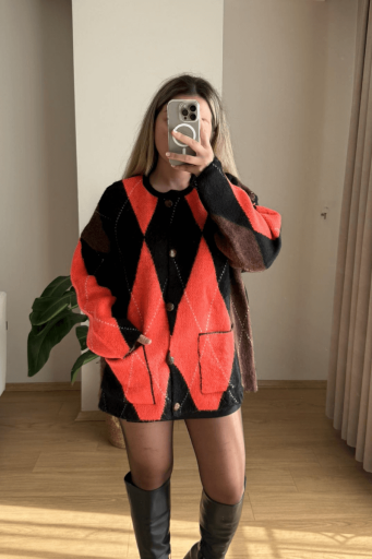 Krem Yumuş Hırka ürününü alana Baklava Desen Cepli